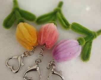 Tashangers. Pijpenrager bloemen. Zachte accessoires voor tassen. Leuke sleutelhangers