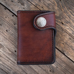 THE GALWAY: Carteira Vertical Snap - Buffalo Nickel Concho