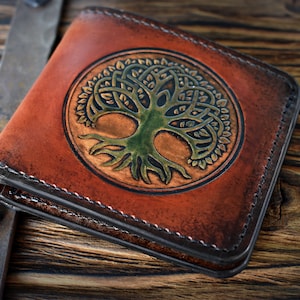 La cartera plegable de cuero estándar con monograma de personalización o sello celta