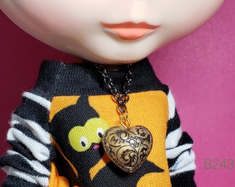 Blythe doll jewelry | doll jewellery | necklace made for dolls | puffed embossed heart pendant necklace [B243]