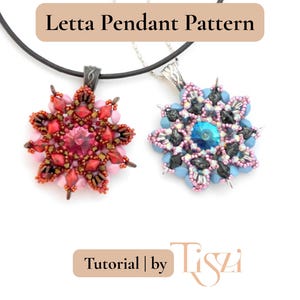 K&ouml;nnte beinhalten: Zwei Halsketten mit Perlenanh&auml;ngern. Ein Anh&auml;nger ist rot und rosa, der andere blau und schwarz. Die Anh&auml;nger sind blumenf&ouml;rmig mit einem zentralen Edelstein. Der Text "Letta Pendant Pattern" steht oben. Der Text "Tutorial | by Tiszi" steht unten.