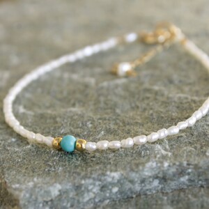 Bracelet de perles superposées, bracelet de perles turquoises simple pour femme, bracelet de pierre de naissance de décembre, cadeau d'anniversaire pour maman, cadeau petite amie