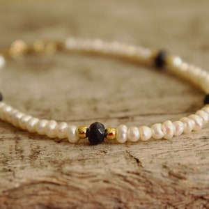Pearl Jewelry for women, Pearl agate bracelet, Mom gift, Delicate stacking beaded bracelet, Gift for Bridesmaid, Women, Wife, Girlfriend