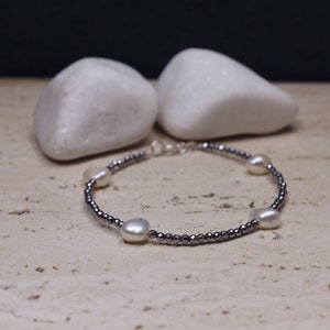 Pulsera femenina set. Pulsera de cuentas de amistad minimalista. Regalo de vacaciones para ella. Pulsera de verano ajustable. Pulsera de cuerda negra para mujer imagen 5