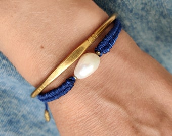 Blue woven bracelet with white Baroque Pearl, One pearl bracelet, Summer Classy bracelet, Single pearl bracelet, Handmade fabric jewelry