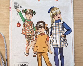 Tunika Muster Nähen, Tunika Top & Hosen Muster: Toll zum Spielen Kleidung/Malen Smock!  I Vintage Simplicity Muster 7833 I Schnitt I Größe 2