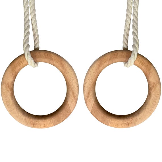 Gymnastics rings for children, made of beech wood. The rope length is easily adjustable.