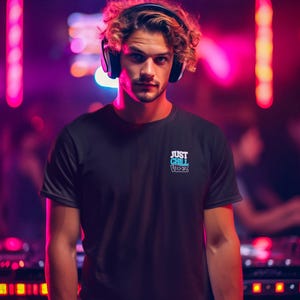 Just Chill Vibez Logo T-Shirt – Minimalist Brand Tee, Unisex Relaxed Fit, Black, White, Aqua , Red, Everyday Streetwear Shirt