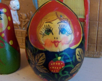 figurines / painted wooden dolls