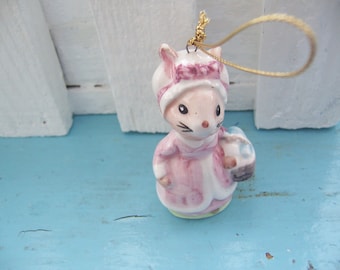 figurine / mouse with basket figurine