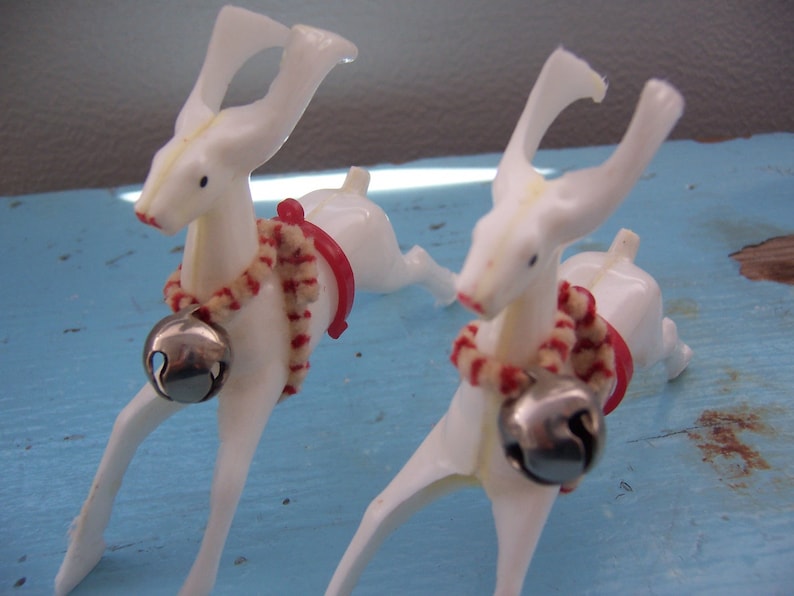 rospro plastic deer with jingle bells