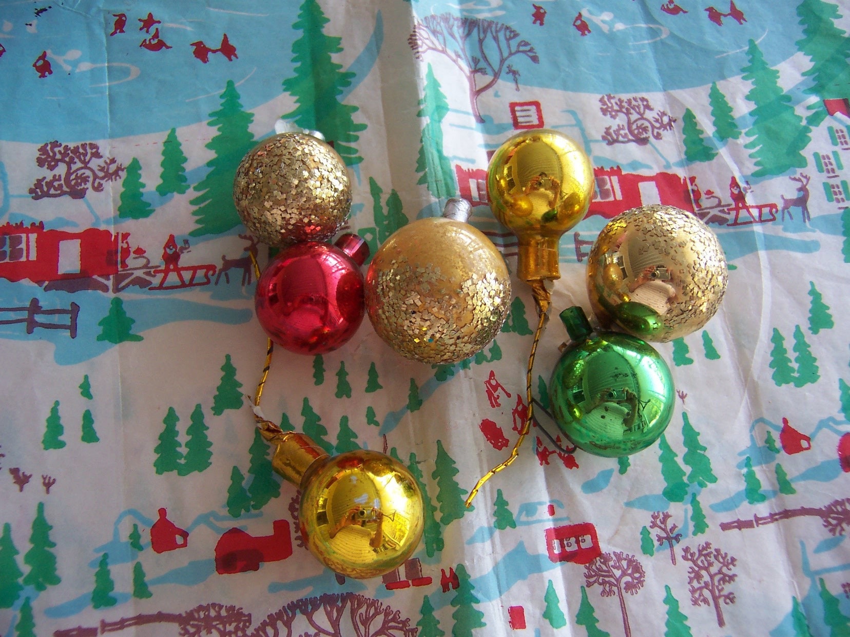 glass and glitter decorations bulbs