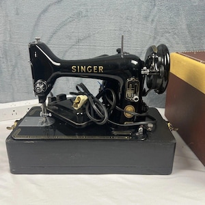 Máquina de coser portátil Singer 99K vintage de 1957 con estuche