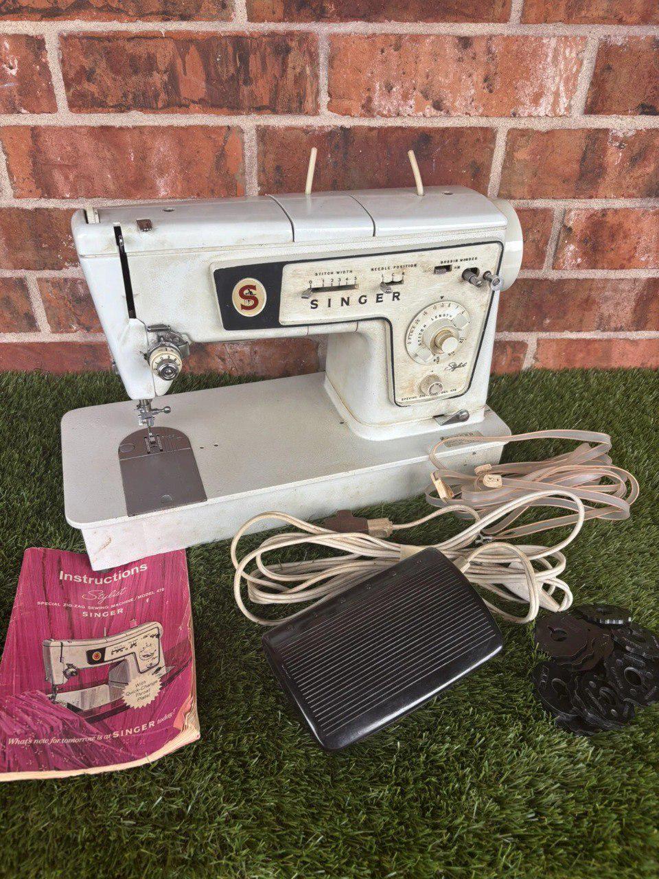 Vintage Classic Singer Special Zig Zag Model 478 Sewing