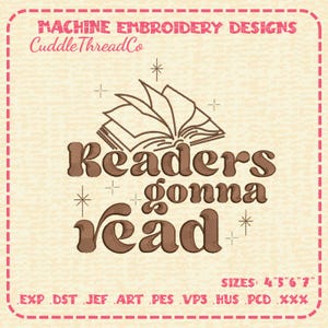 以下が含まれることがあります： 開いた本のイラスト、星のアクセント、茶色の「Readers gonna read」という文字が特徴のミシン刺繍デザイン。画像には「MACHINE EMBROIDERY DESIGNS」、「CuddleThreadCo」、「SIZES: 4" 5" 6" 7"」というテキストとファイル形式が含まれています。