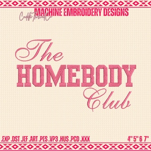 Può includere: Design per ricamo a macchina rosa con la scritta "The Homebody Club". Il design include il testo "MACHINE EMBROIDERY DESIGNS" e le dimensioni 10,16 cm, 12,7 cm, 15,24 cm, 17,78 cm.