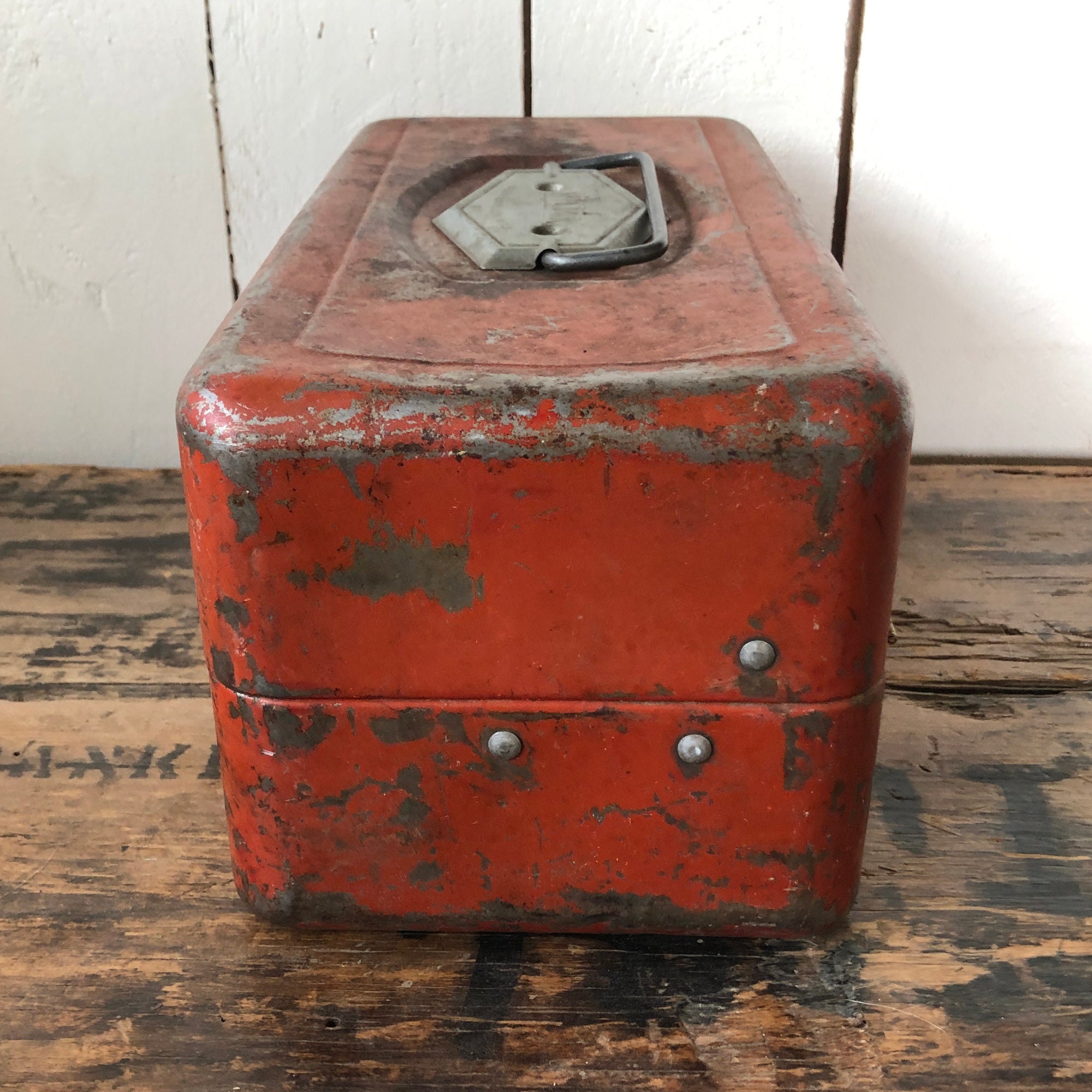 Mid-century Victor Metal Tackle Box With Vintage Tackle Lures, Hooks,  Weights & More Old Distressed Red Tackle Box -  Canada