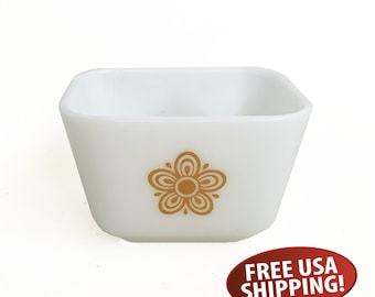 Vintage Pyrex Covered Refrigerator Dish, Butterfly Gold Pattern, 501 1-1/2 Cup, USA Made 1970s Kitchen Ware