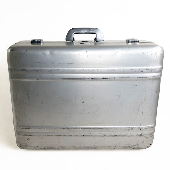 1980s Zero Halliburton 24" Suitcase, Aluminum Lug… - image 3