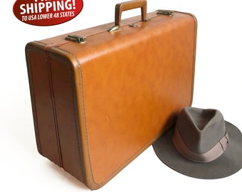 1950s Taperlite 21" Suitcase with Key, Midcentury Suitcase, Vintage Luggage for Travel, Prop or Decor