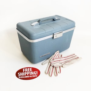 Blue Mid-Century Starflite Molded Vinyl Train Case, Travel Case, Vanity Case, Makeup Case, Craft Storage