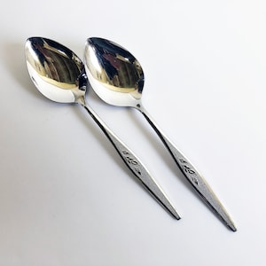 Oneida Community Plate Stainless Steel Silverware, Woodmere Pattern with Leaves Replacement Flatware image 4