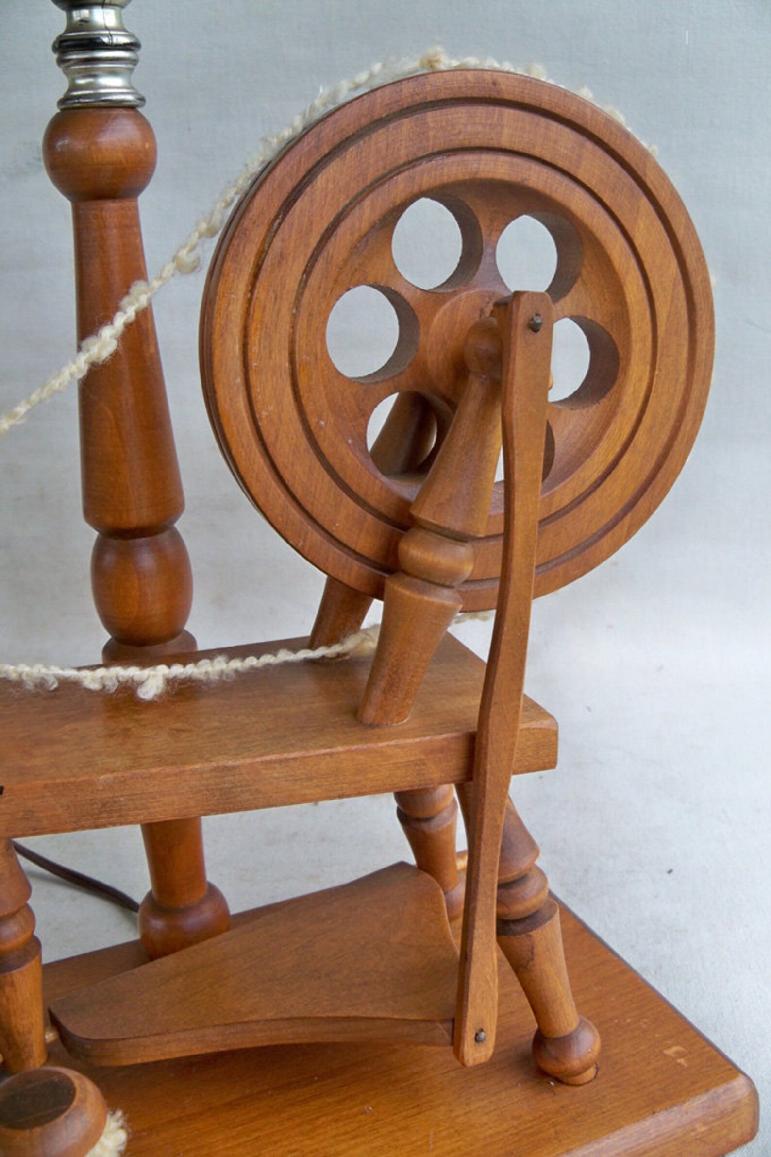 Vintage Wood Spinning Wheel Table Lamp with Working Pedal Etsy