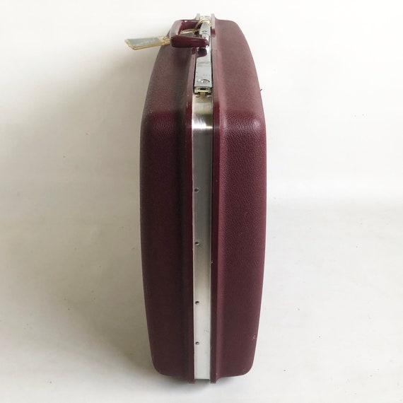 JC Penney Aspen 24" Molded Burgundy Vinyl Suitcas… - image 4