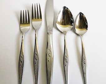 Oneida Community Plate Stainless Steel Silverware, Woodmere Pattern with Leaves - Replacement Flatware