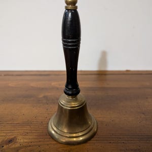 Campana escolar de latón vintage