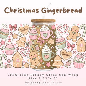 Pode incluir: Uma embalagem de lata de vidro transparente com tampa e palhinha de madeira, com um design de Gingerbread de Natal. O design inclui bonecos de gengibre, cupcakes, corações e bengalas doces. O texto "Christmas Gingerbread" está no topo.