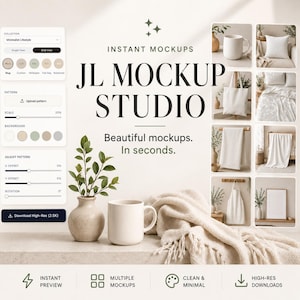 Puede incluir: Imagen promocional de JL Mockup Studio, que muestra varias maquetas. La imagen presenta una taza blanca, un jarrón con vegetación y una suave manta de color crema. Las maquetas adicionales incluyen un bolso de mano, una almohada y una toalla, todo en un estilo minimalista.