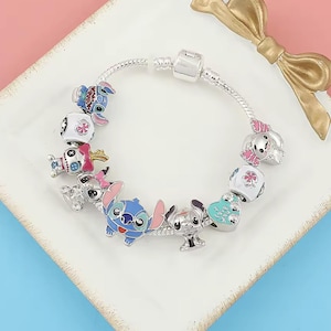 Pulsera con dijes de Disney de Lilo y Stitch: adorable joya de dibujos animados, regalo para fans de Disney, pulsera ajustable para mujeres y niños.