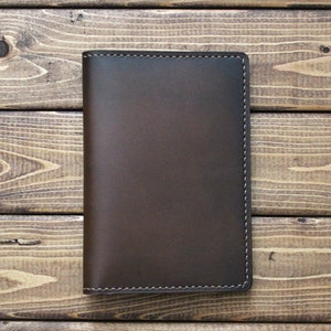 Couverture de passeport personnalisée en cuir de veau italien bruni, porte-passeport, cadeau personnalisé, cadeau de mariage