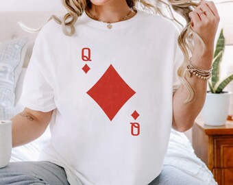 Camiseta gráfica vintage de la Reina de Diamantes - Camiseta desgastada para amantes de las cartas