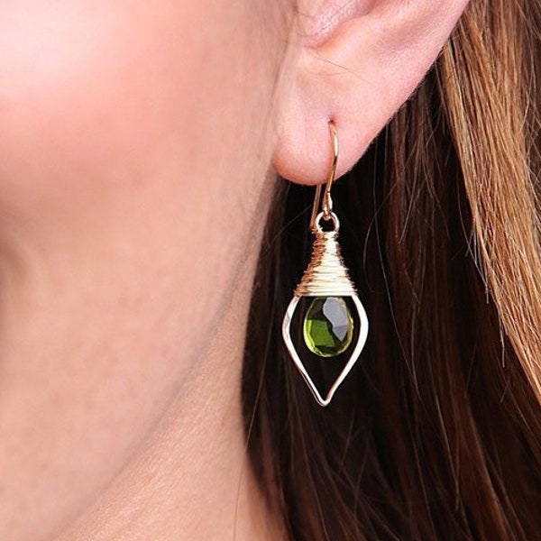 Peridot Quartz Leaf Hoop Earrings, Green Teardrop Earrings,  Green Earrings, Leaf-shaped Earrings, August Birthstone, August Birthday Gift