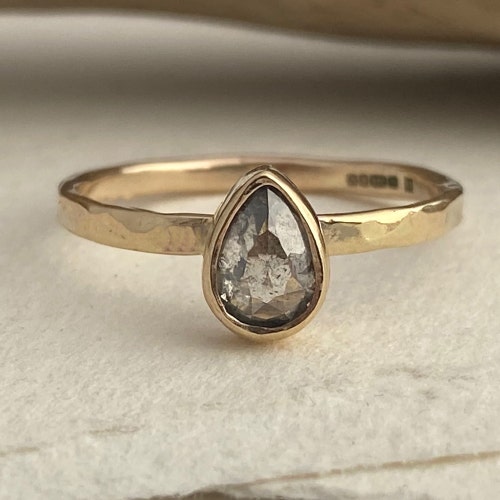 Ciondolo foglia di Labradorite con sostegni color argento