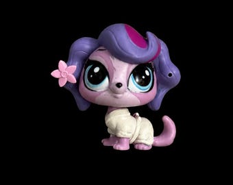 Littlest Pet Shop Zoe Trent Purple Cavalier King Charles Spaniel LPS Hasbro w/ Bathrobe