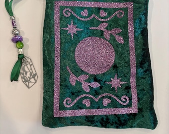 Moon, stars and leaf design — Green Velvet Tarot Pouch