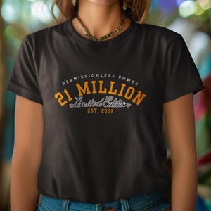 ビットコイン「PERMISSIONLESS POWER」｜メンズ・レディース・ユニセックスTシャツ｜100%オーガニックコットン