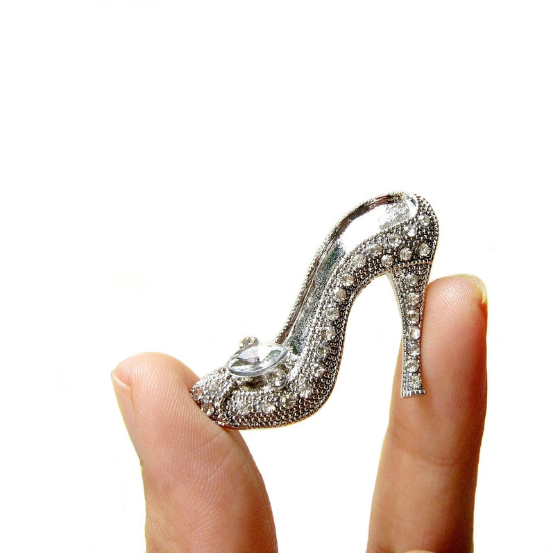 2 Rhinestone Brooch Crystal Cinderella Shoes Heel for Wedding Brooch Bouquet Bridesmaid Brooch Ring Pillow BRO-009 40mm or 1.6inch imagem 3