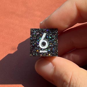 Conjunto de dados DND de ônix galáctico - Dados RPG de resina preta fosca com tinta Quicksilver | Conjunto poliédrico forjado de nebulosa com 7 peças | 7