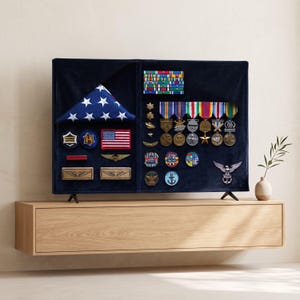 Copertura per TV con bandiera militare - Cornice per stampa per la pensione - Decorazione Valor
