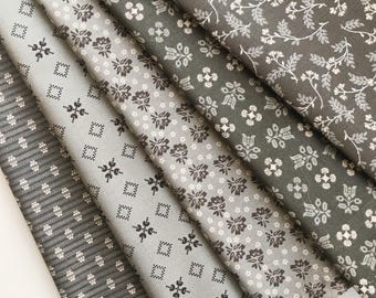 Lori Holt Piece & Plenty Fabric Fat Quarter Bundle - 5pc Gray Color Bundle