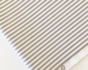 Tela a rayas grises - Riley Blake Stripes - Tela a rayas grises y blancas de 3 mm (1/8") por medio metro (1/2 yarda).