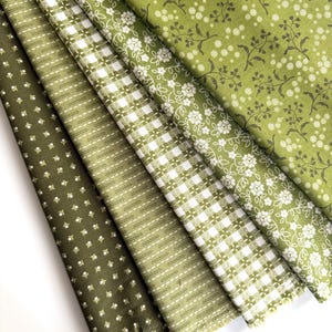 Lori Holt Baked With Love Fabric Fat Quarter Bundle - 5pc Green Color Bundle