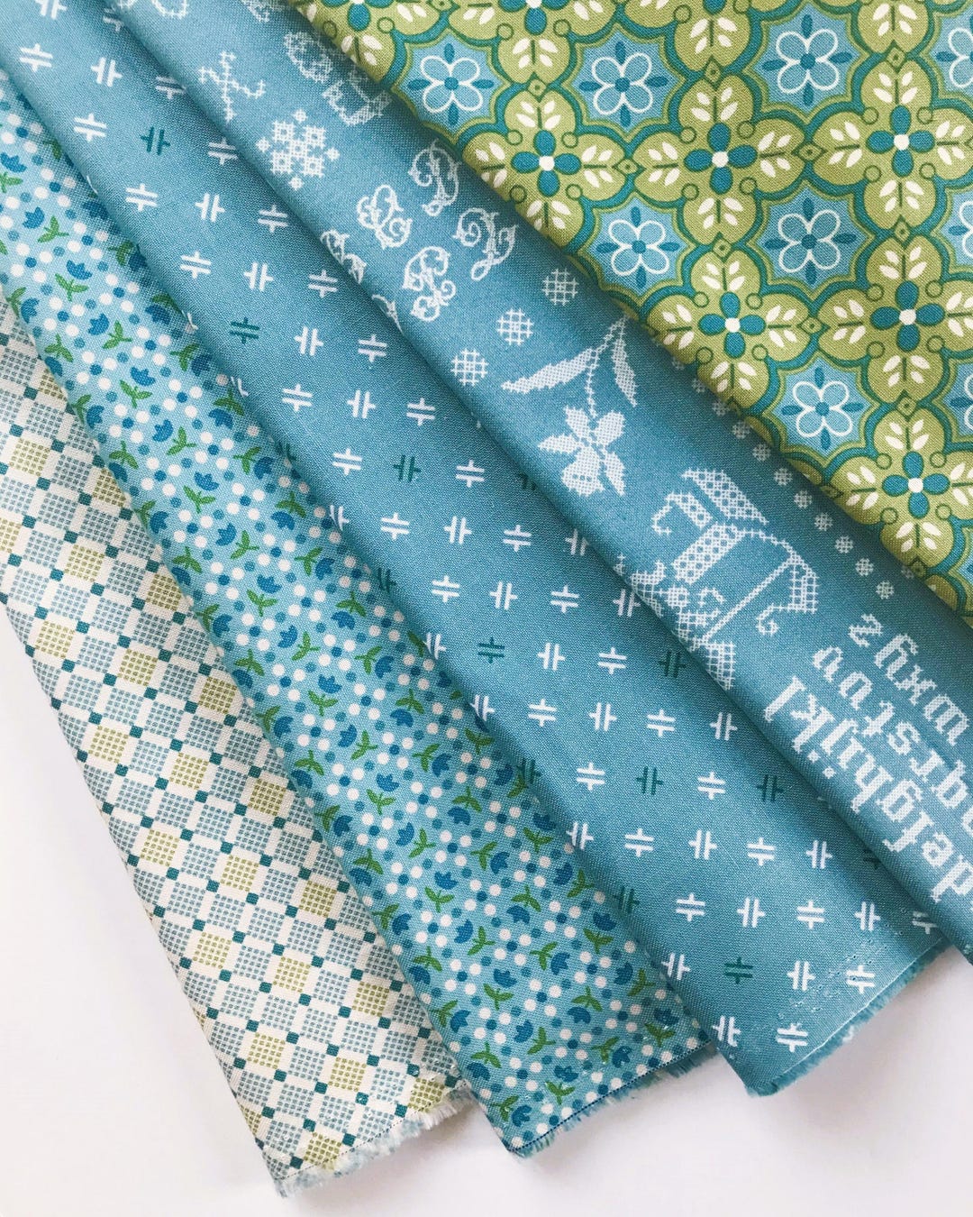 Lori Holt Piece & Plenty Fabric Fat Quarter Bundle - 5pc Blue Color ...