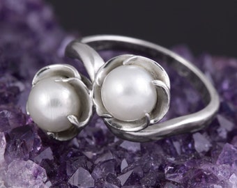 Vintage Japanese Export Silver Pearl Ring Bypass Design with Double Cultured Pearls in 925 Sterling Silver Size 6