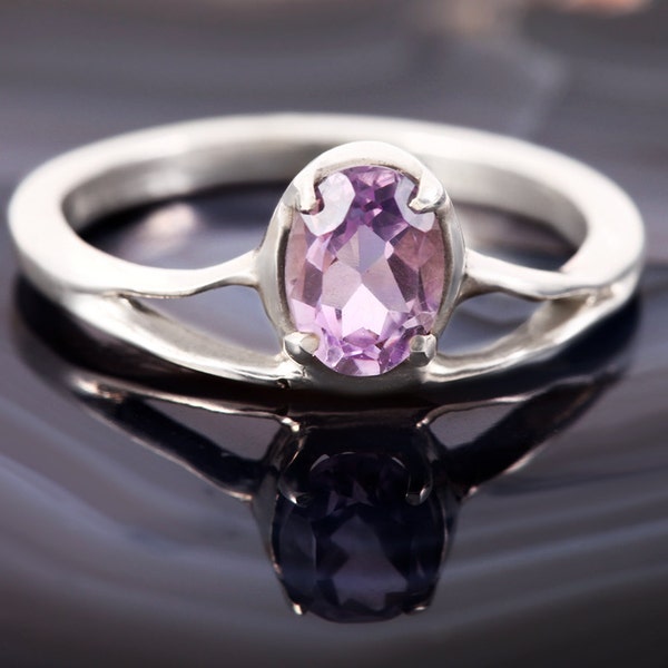 STERLING AMETHYST RING Size 7.25 Sterling Silver 925 Estate Oval Gemstone Promise Ring Modern Minimalist Simple