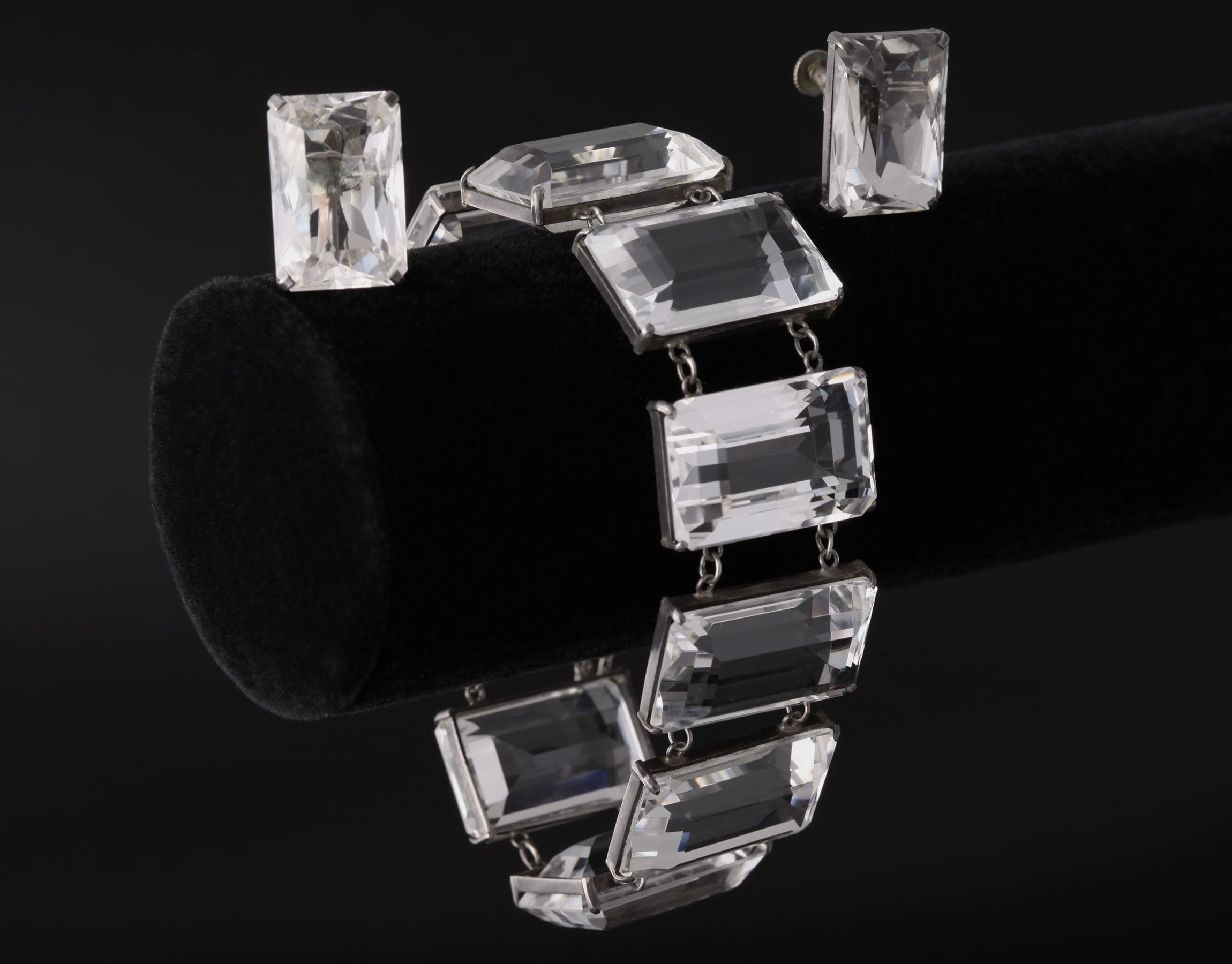 Vintage Japanese Rock Crystal Bracelet and Screw Back  display picture 3